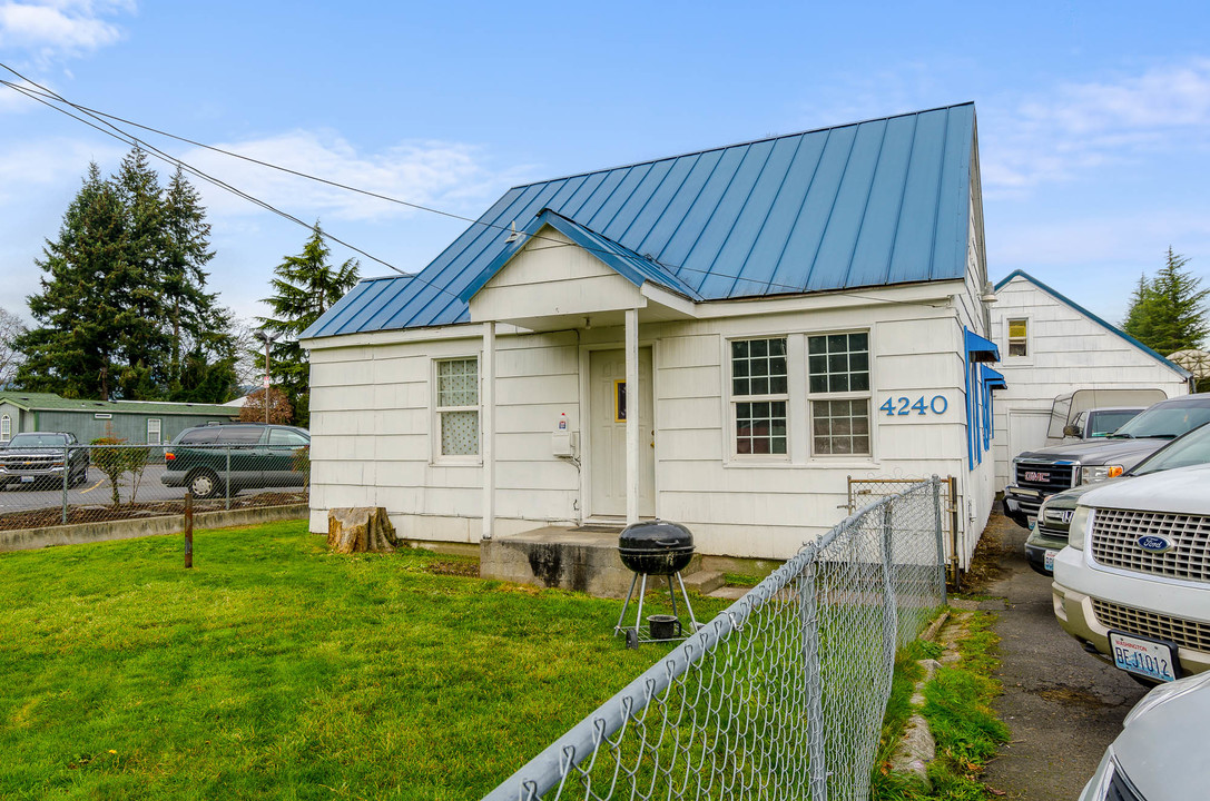 Totem Lane Homes in Longview, WA - Building Photo