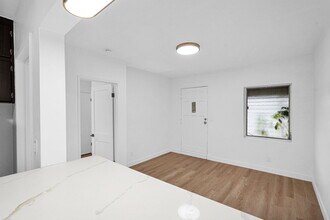 749 NE 122nd St, Unit 4 in North Miami, FL - Building Photo - Building Photo