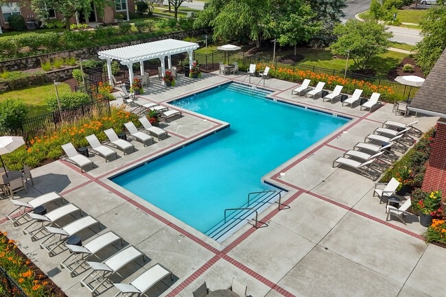 Thornberry Woods Apartment Homes in Naperville, IL - Building Photo - Building Photo