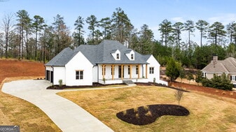 1261 Glen Eagle Dr in Greensboro, GA - Building Photo