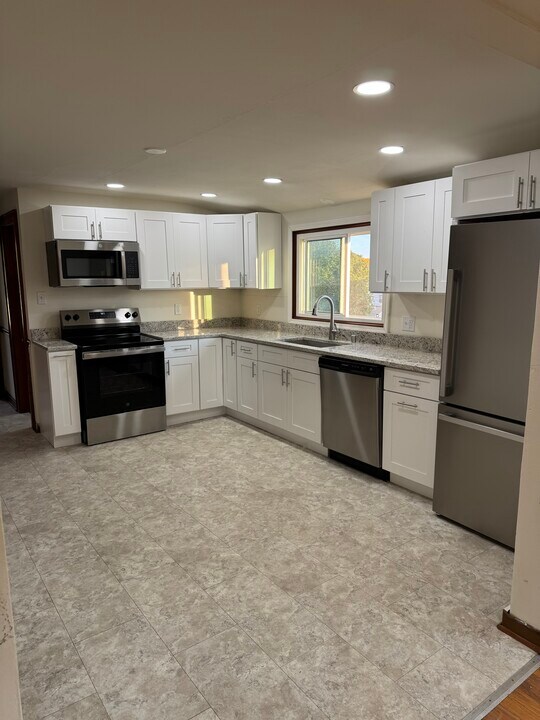 1944 S 92nd St, Unit 2 Upper in West Allis, WI - Building Photo