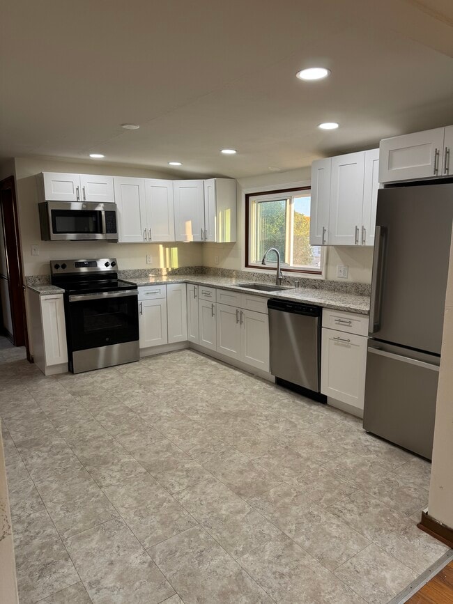 1944 S 92nd St, Unit 2 Upper