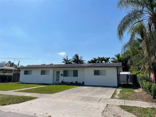 8640 SW 125th Terrace in Miami, FL - Building Photo - Building Photo