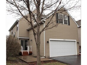 10003 Pincherry Ln in Eden Prairie, MN - Building Photo - Building Photo