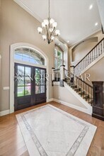 19422 SW Lorna Ln in Lake Oswego, OR - Building Photo - Building Photo