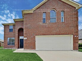 1000 Pebblecreek Dr in Burleson, TX - Building Photo