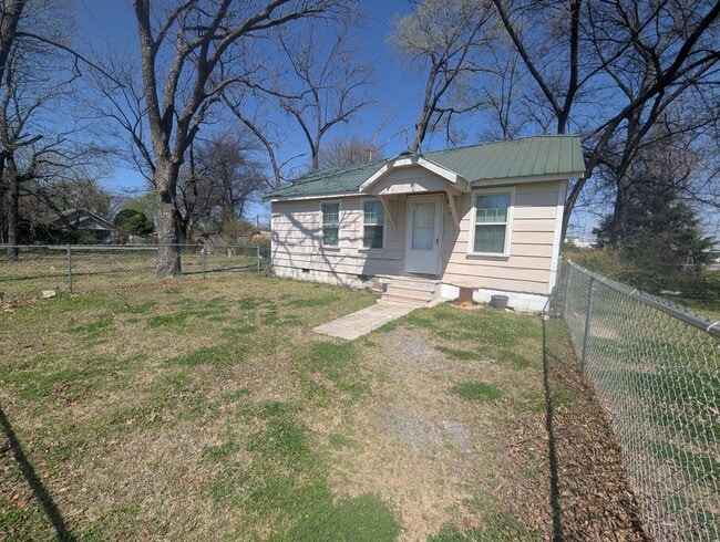 8 S Taylor St in Pryor, OK - Building Photo - Building Photo