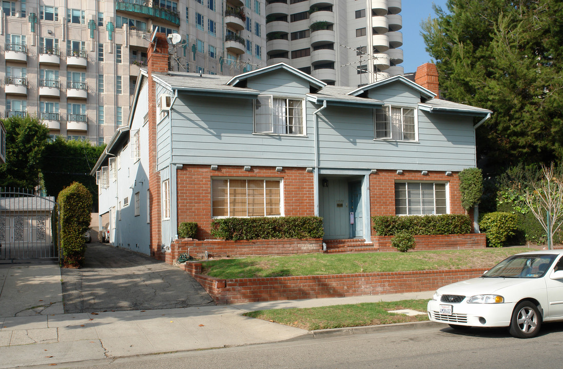 10581 Ashton Ave in Los Angeles, CA - Building Photo