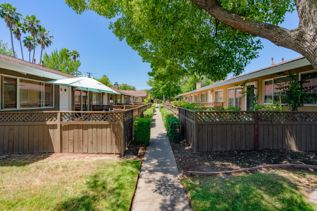 The Villaggio in Sacramento, CA - Building Photo