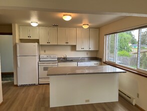 12722 76th Ave S, Unit 101 in Seattle, WA - Building Photo - Building Photo