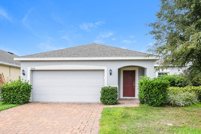 9808 Kinmore Dr in Groveland, FL - Foto de edificio - Building Photo