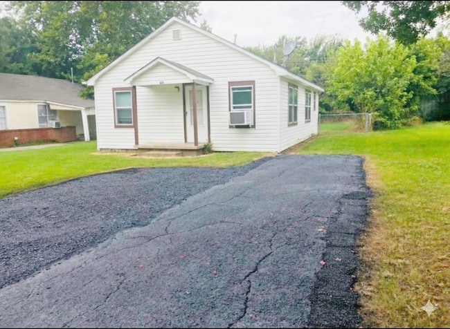 613 N 11th Ave in Durant, OK - Building Photo - Building Photo