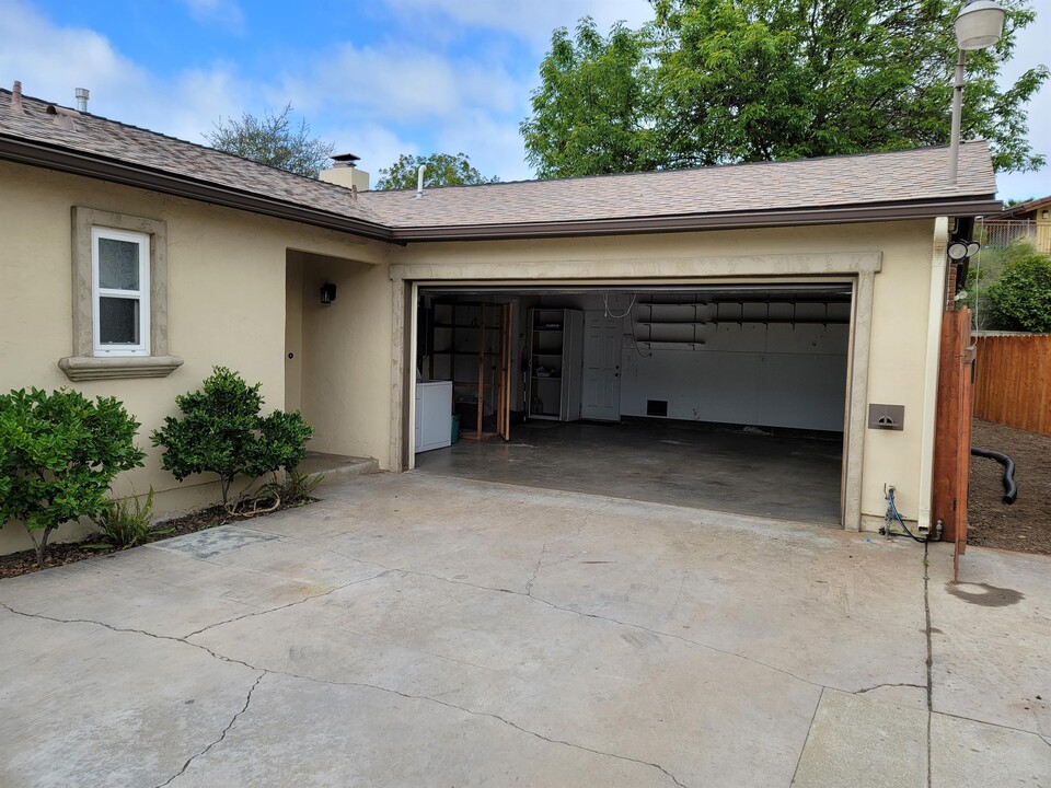 9109 Clearlake Way in Lakeside, CA - Building Photo