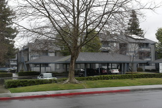 Cypress Glen in Hayward, CA - Foto de edificio - Building Photo