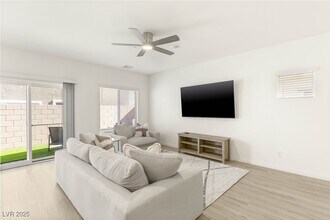 4718 Arctic Clfs Ave in Las Vegas, NV - Building Photo - Building Photo