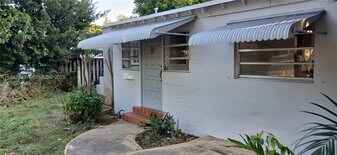 1836 Scott St in Hollywood, FL - Building Photo