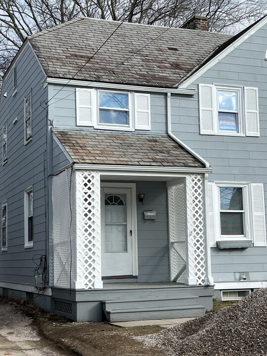 17 Colver St in New London, CT - Building Photo