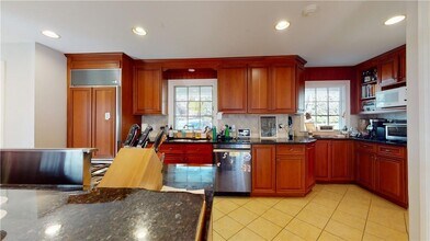 2 Rock Hill Ln in Scarsdale, NY - Building Photo - Building Photo