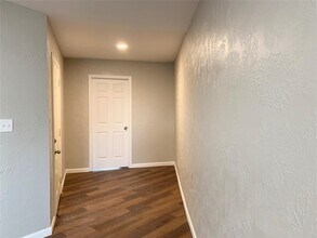 7515 Bayway Dr-Unit -4 in Baytown, TX - Building Photo - Building Photo