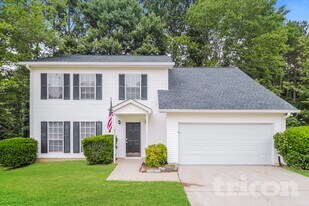 5950 Crescent Ridge Ct, Unit 2002 in Lithonia, GA - Building Photo