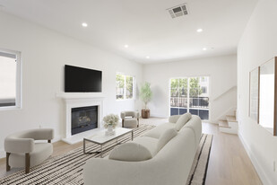 1325 N Poinsettia Pl in Los Angeles, CA - Building Photo