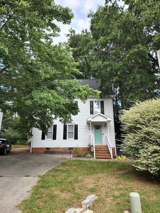 3329 Derbyshire Pl in Raleigh, NC - Building Photo