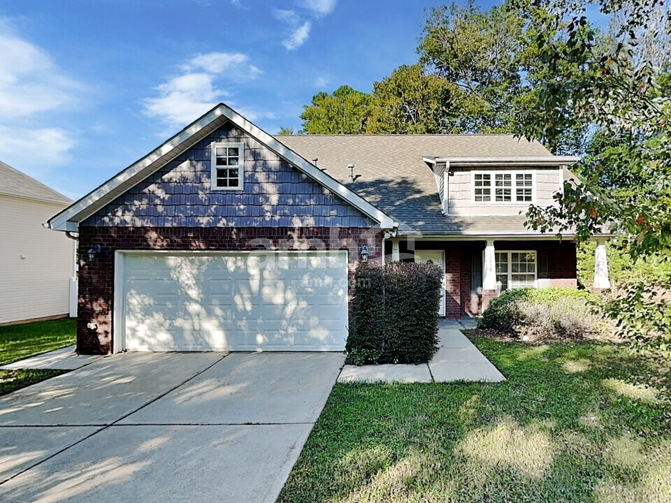 10815 Pointer Ridge Dr in Charlotte, NC - Building Photo