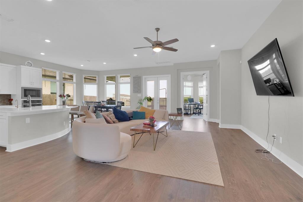20245 Dustin Ln in Pflugerville, TX - Foto de edificio