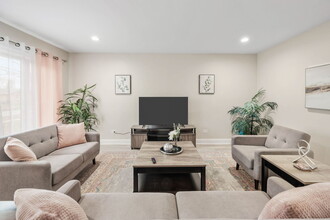 10907 S Normandy Ave in Worth, IL - Foto de edificio - Building Photo