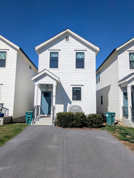 35 Cottonwood St in Clayton, GA - Building Photo