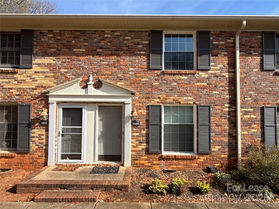 4329 Hathaway St in Charlotte, NC - Building Photo