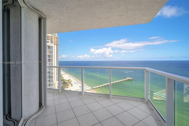 16445 Collins Ave in Sunny Isles Beach, FL - Building Photo - Building Photo