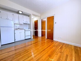 164 N Beacon St in Boston, MA - Building Photo