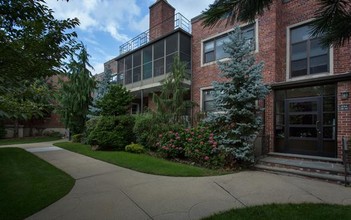 Fairfield Cedarhurst Court in Cedarhurst, NY - Foto de edificio - Building Photo