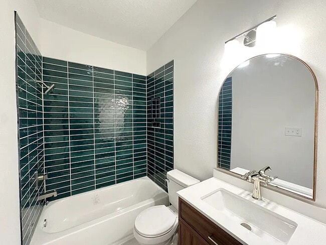 1009 NW 6th Ave in Gainesville, FL - Building Photo - Building Photo