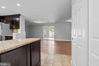 24 Lavender Ln in Levittown, PA - Building Photo - Building Photo