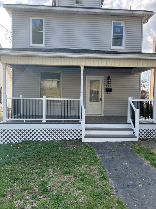 815 Grove St in Avoca, PA - Building Photo