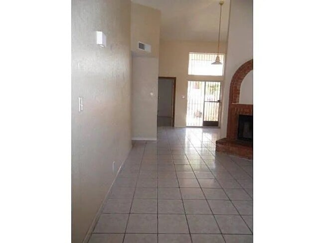 850 Los Surcos Rd in El Paso, TX - Foto de edificio - Building Photo