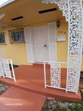 650 NE 150th St in Miami, FL - Foto de edificio - Building Photo
