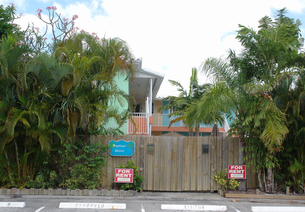 Highland Shores in Fort Lauderdale, FL - Building Photo