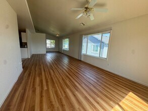 242 Umpqua View Dr in Roseburg, OR - Building Photo - Building Photo