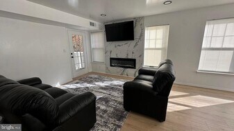 13900 Farnsworth Ln in Upper Marlboro, MD - Building Photo