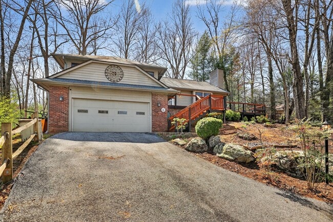 property at 6 Hunters Ridge Dr