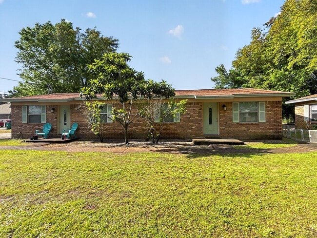 806 Fairview Dr in Fort Walton Beach, FL - Foto de edificio - Building Photo
