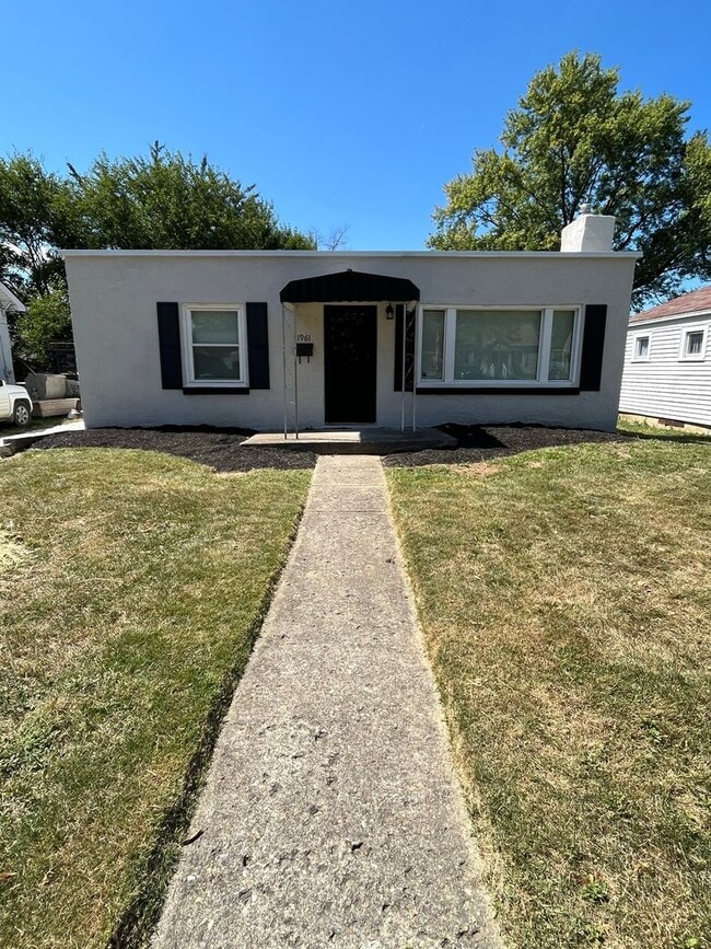 1961 Linwood Ave in Columbus, OH - Building Photo - Building Photo