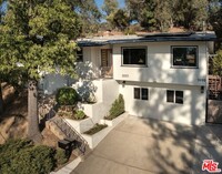 2001 Estes Rd in Los Angeles, CA - Foto de edificio - Building Photo