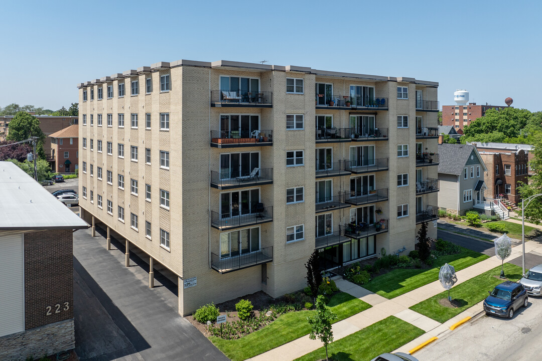 215 Marengo Ave in Forest Park, IL - Foto de edificio