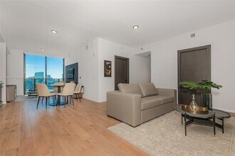 398 NE 5th St, Unit 4417 in Miami, FL - Building Photo - Building Photo