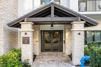 Naples Square II in Naples, FL - Building Photo - Building Photo