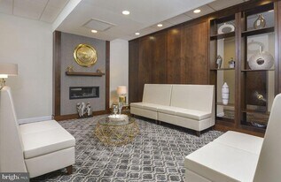515 W Chelten Ave, Unit 2B-0608 in Philadelphia, PA - Building Photo